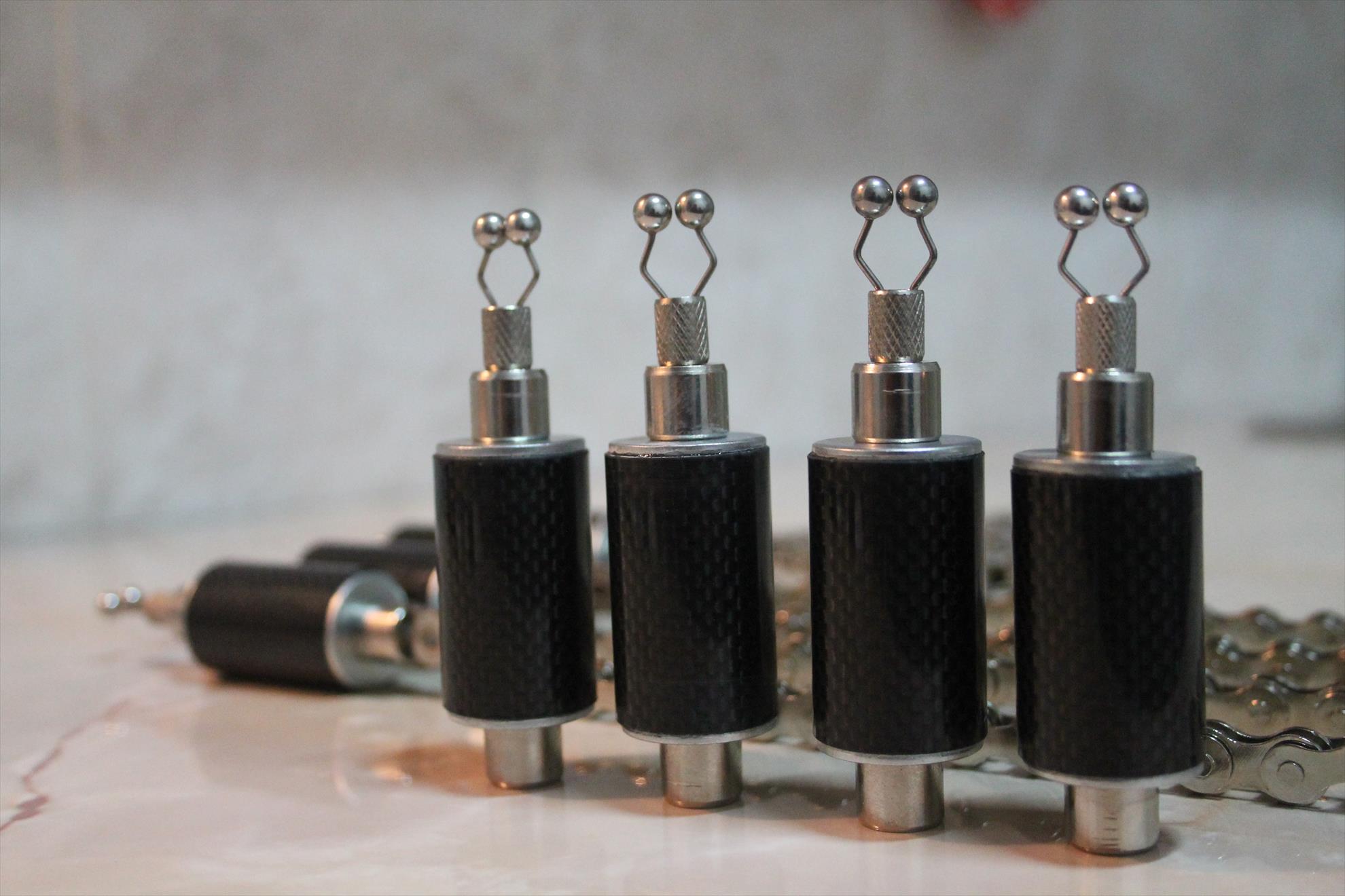 Bobine Carbon handmade by Uniquebaits - bobiins-020.JPG